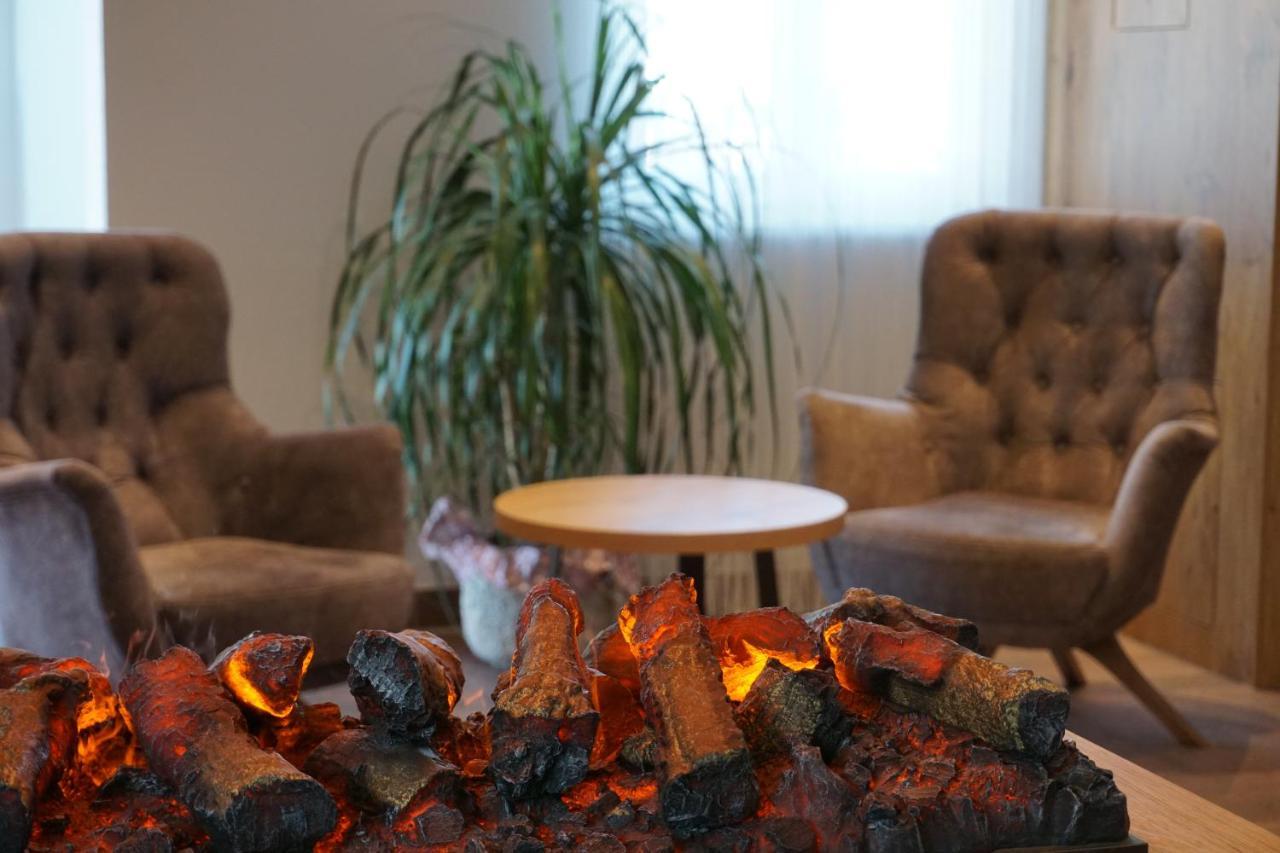 Hotel Gruener Baum Кауфбойрен Екстериор снимка