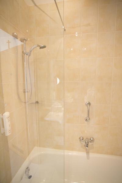 Hotel Gruener Baum Кауфбойрен Екстериор снимка