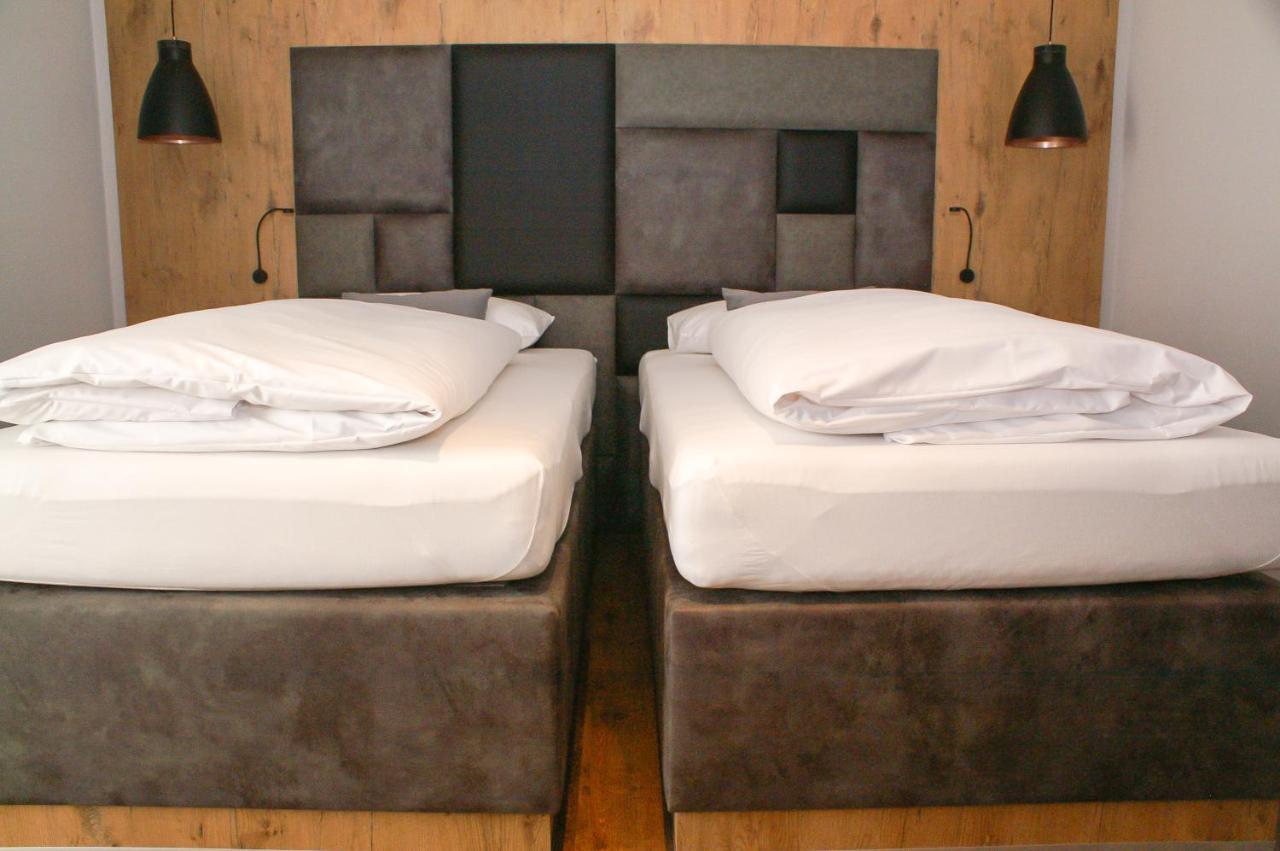 Hotel Gruener Baum Кауфбойрен Екстериор снимка