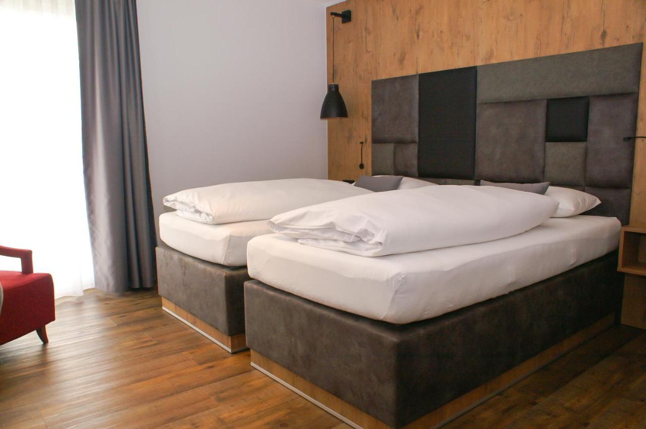 Hotel Gruener Baum Кауфбойрен Екстериор снимка
