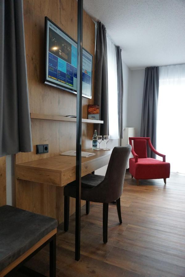 Hotel Gruener Baum Кауфбойрен Екстериор снимка