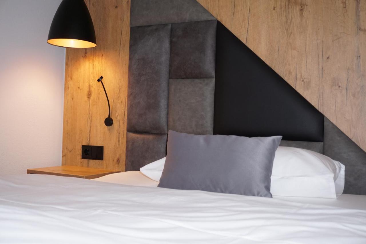 Hotel Gruener Baum Кауфбойрен Екстериор снимка