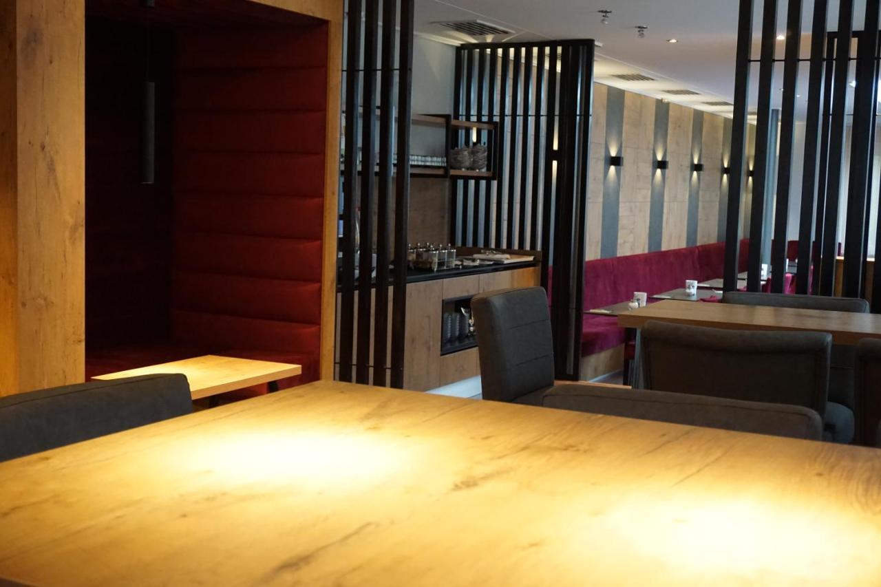 Hotel Gruener Baum Кауфбойрен Екстериор снимка